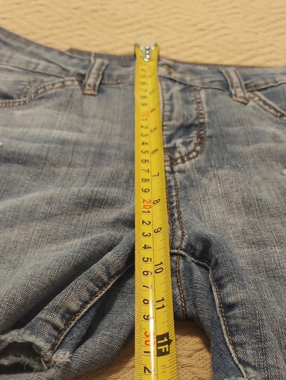 !iT Women's Long Rider Light Wash Distressed Denim Shorts Size 6